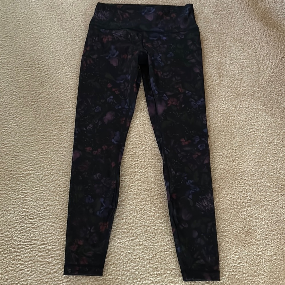 Lululemon Wunder Under High-Rise Tights 28” in floral print.